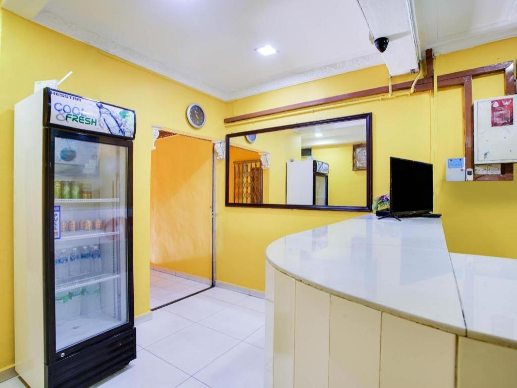 Oyo 89406 Lucky Budget Hotel Нилай Экстерьер фото