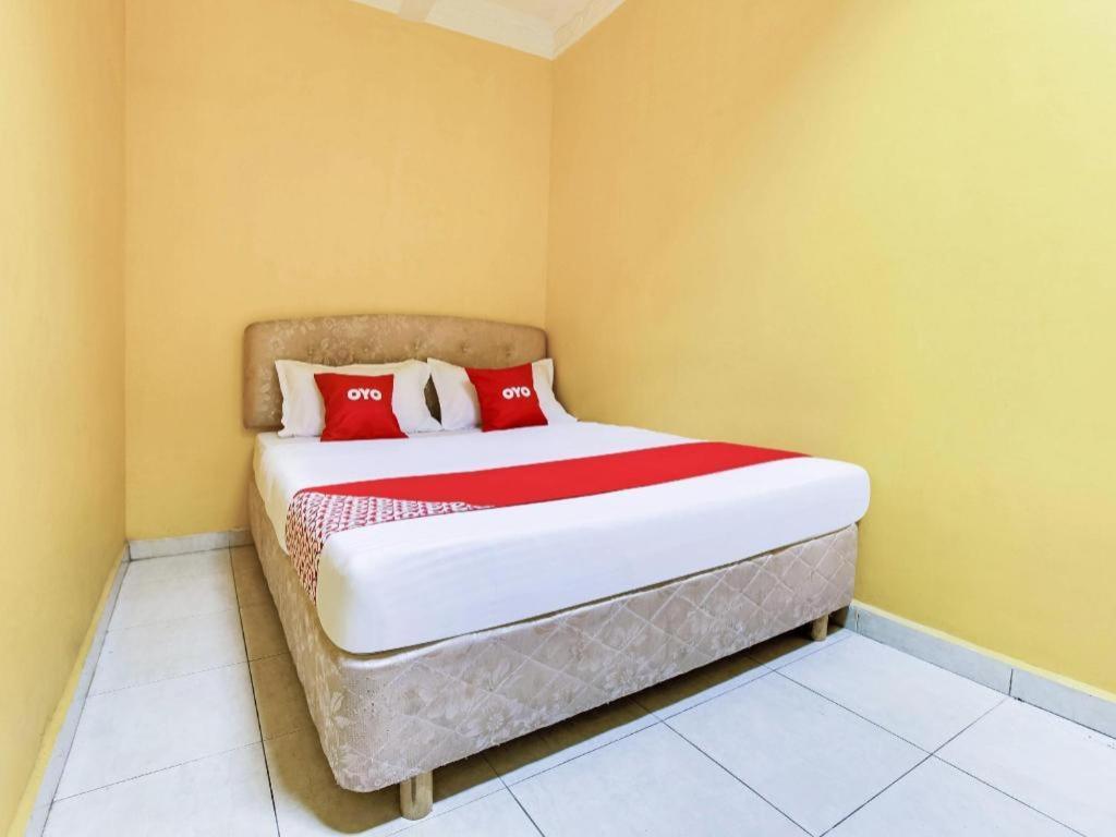 Oyo 89406 Lucky Budget Hotel Нилай Экстерьер фото