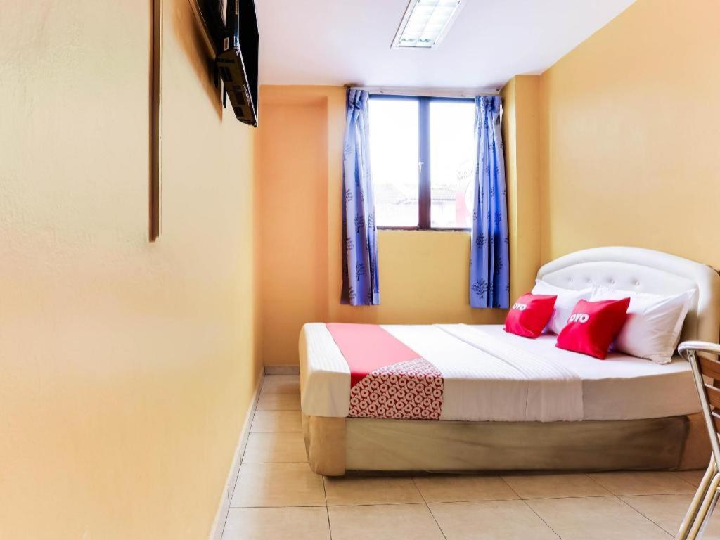 Oyo 89406 Lucky Budget Hotel Нилай Экстерьер фото