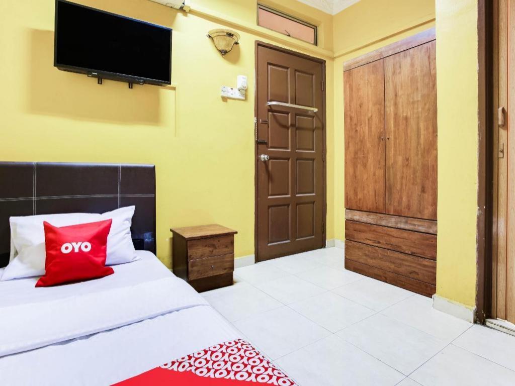 Oyo 89406 Lucky Budget Hotel Нилай Экстерьер фото