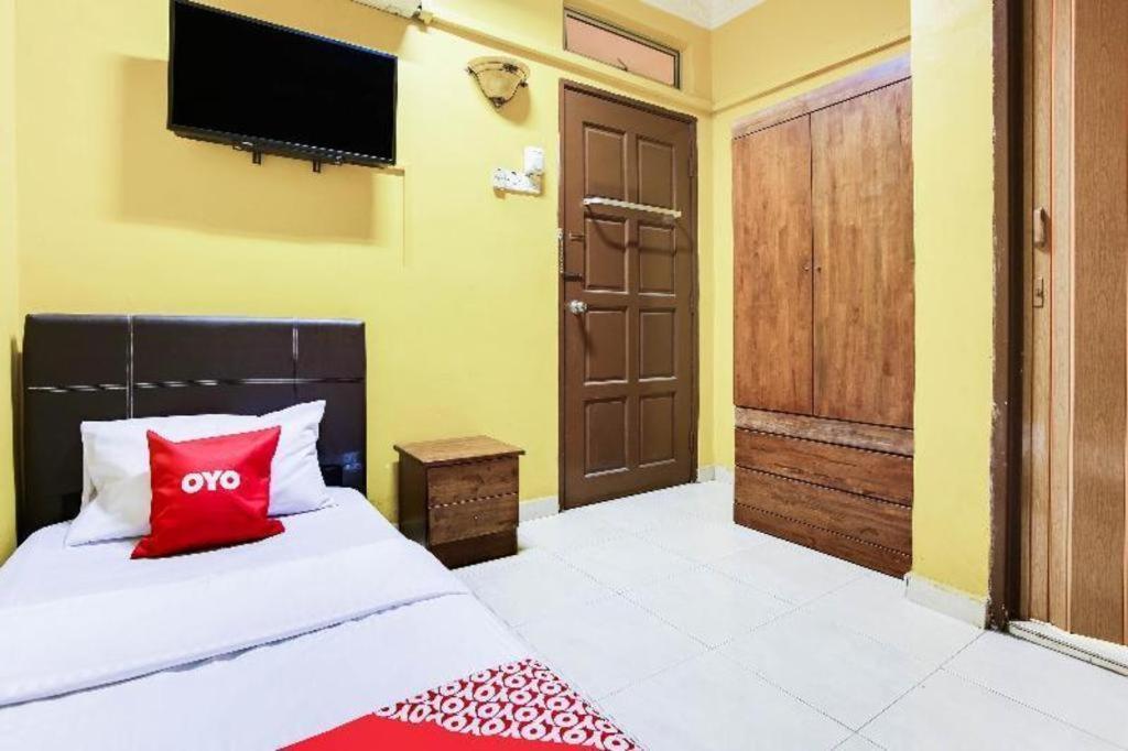 Oyo 89406 Lucky Budget Hotel Нилай Экстерьер фото