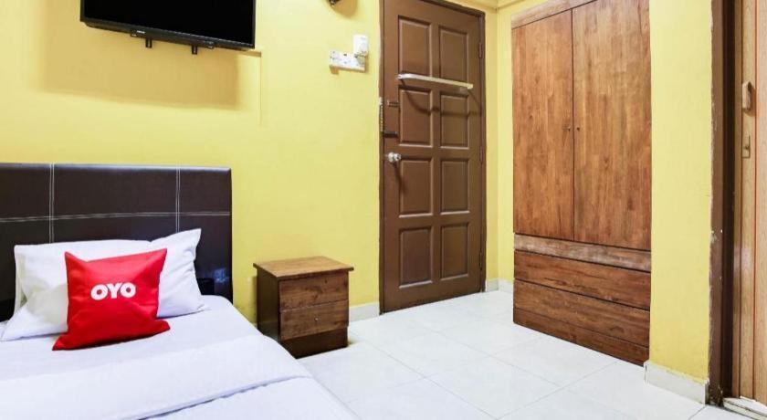 Oyo 89406 Lucky Budget Hotel Нилай Экстерьер фото