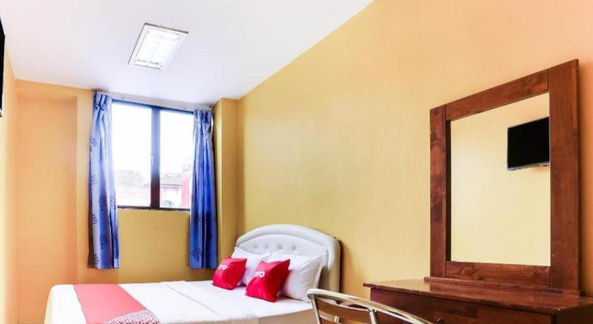 Oyo 89406 Lucky Budget Hotel Нилай Экстерьер фото