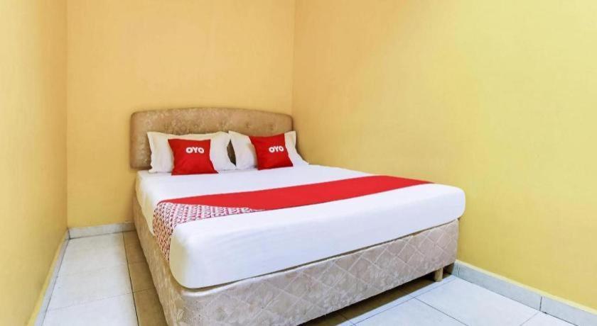 Oyo 89406 Lucky Budget Hotel Нилай Экстерьер фото